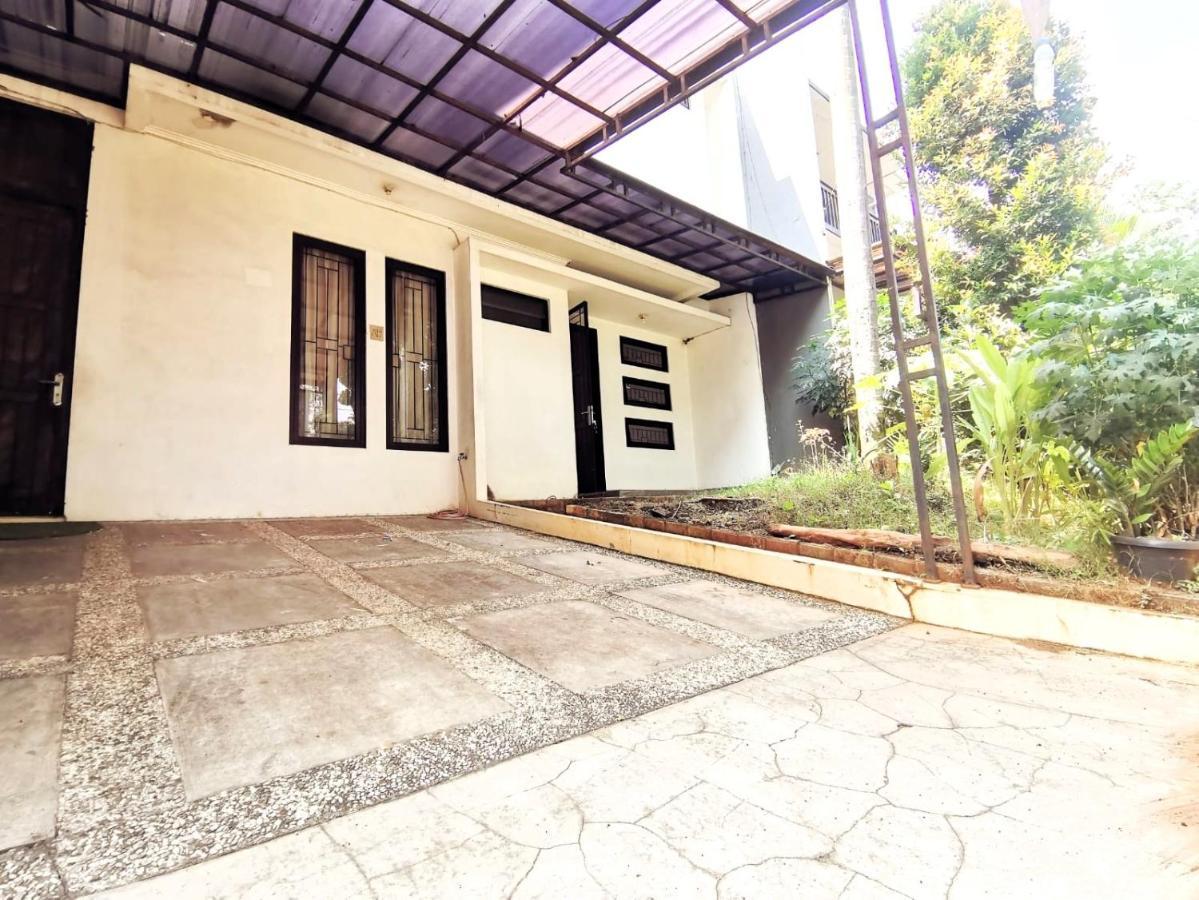 4-Bedroom Home In South Jakarta Nuansa Swadarma Residence By Le Ciel Hospitality Экстерьер фото