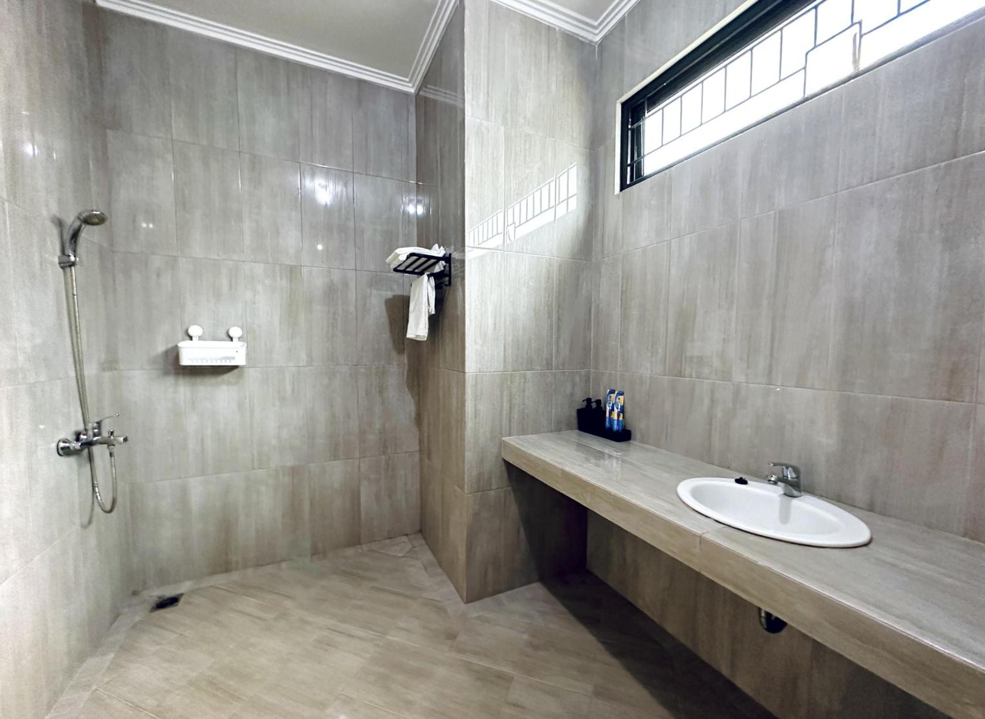 4-Bedroom Home In South Jakarta Nuansa Swadarma Residence By Le Ciel Hospitality Экстерьер фото