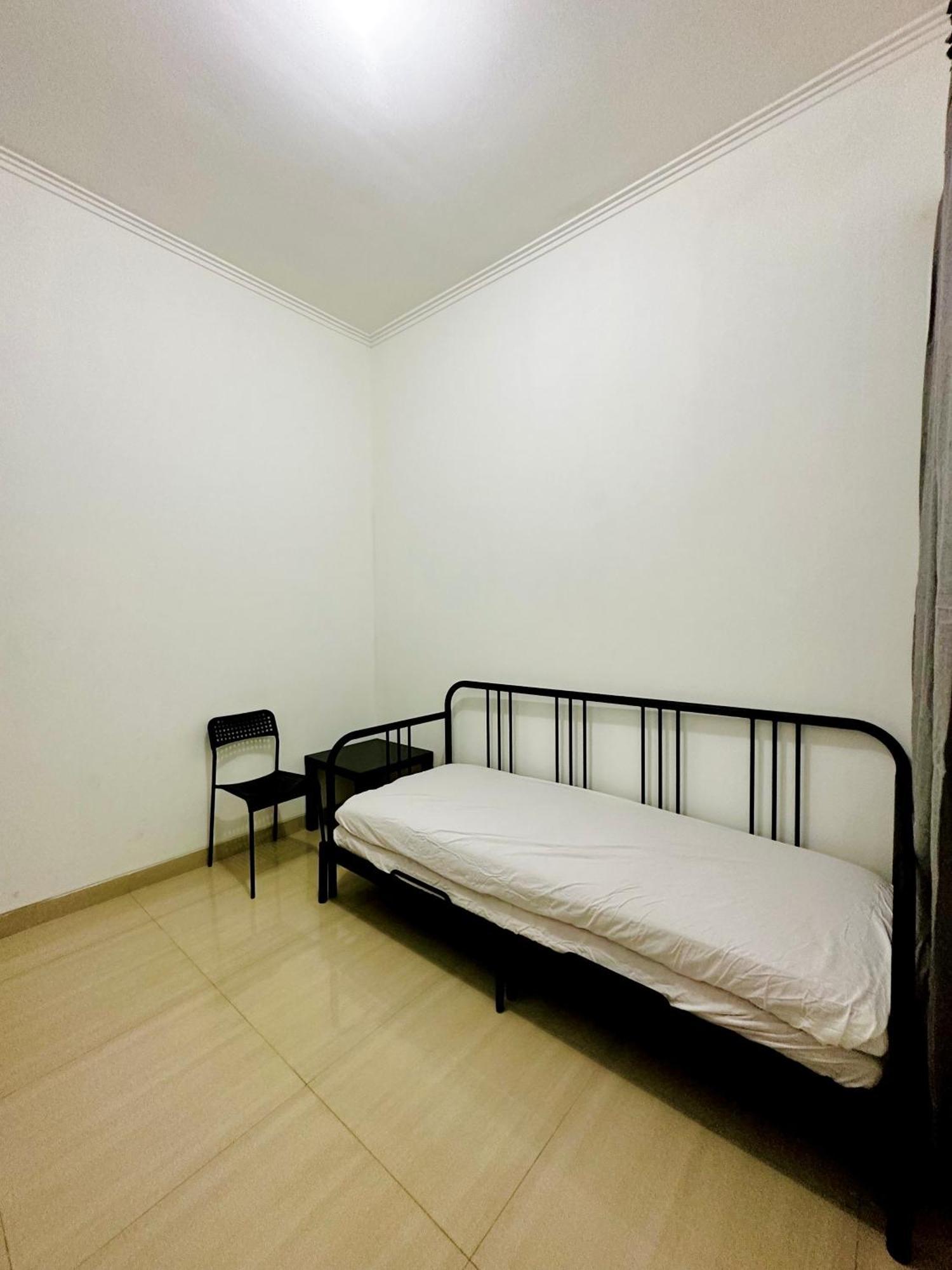 4-Bedroom Home In South Jakarta Nuansa Swadarma Residence By Le Ciel Hospitality Экстерьер фото