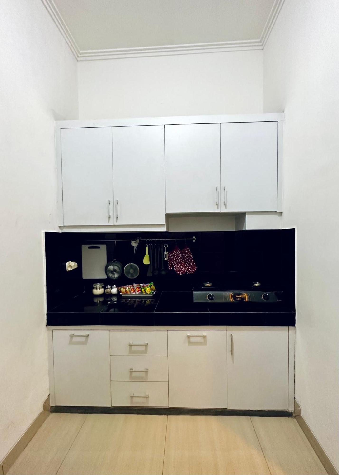 4-Bedroom Home In South Jakarta Nuansa Swadarma Residence By Le Ciel Hospitality Экстерьер фото