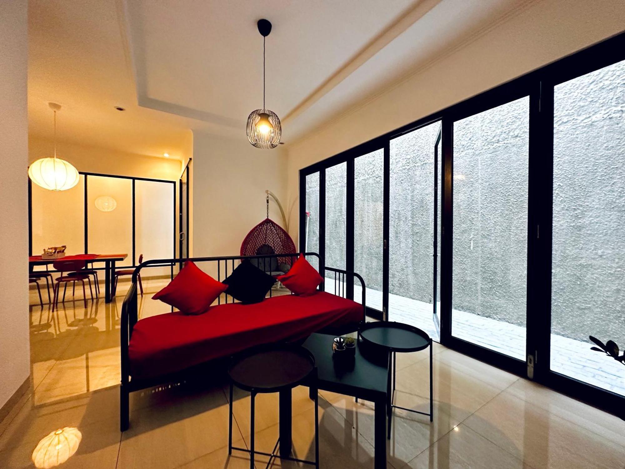 4-Bedroom Home In South Jakarta Nuansa Swadarma Residence By Le Ciel Hospitality Экстерьер фото